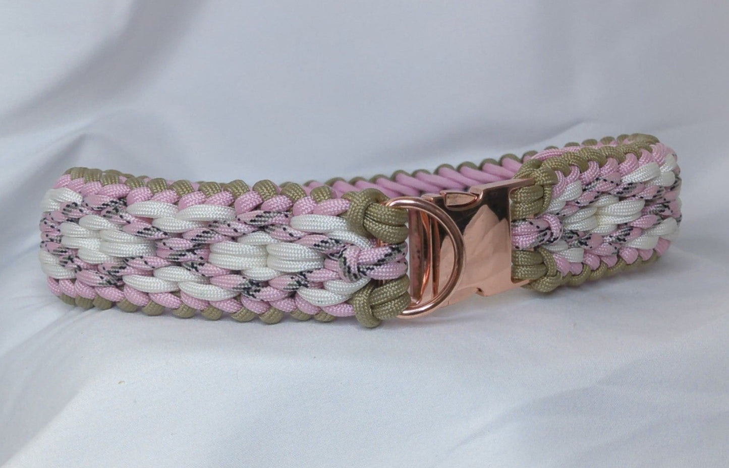 20" Pink and White Dog Collar